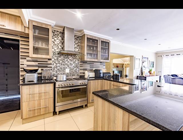 4 BEDROOM FREESTANDING FOR SALE IN BEACON BAY